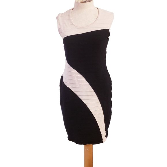 Cato Dresses & Skirts - Cato bodycon dress size 16w Knit sleeveless cream black knee length